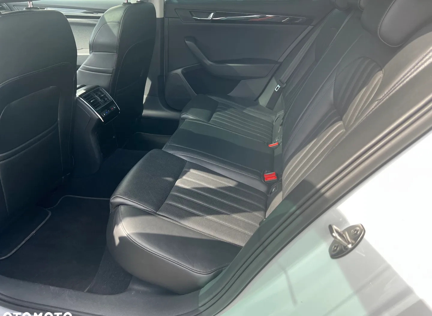 Skoda Superb cena 84900 przebieg: 145798, rok produkcji 2016 z Dukla małe 466
